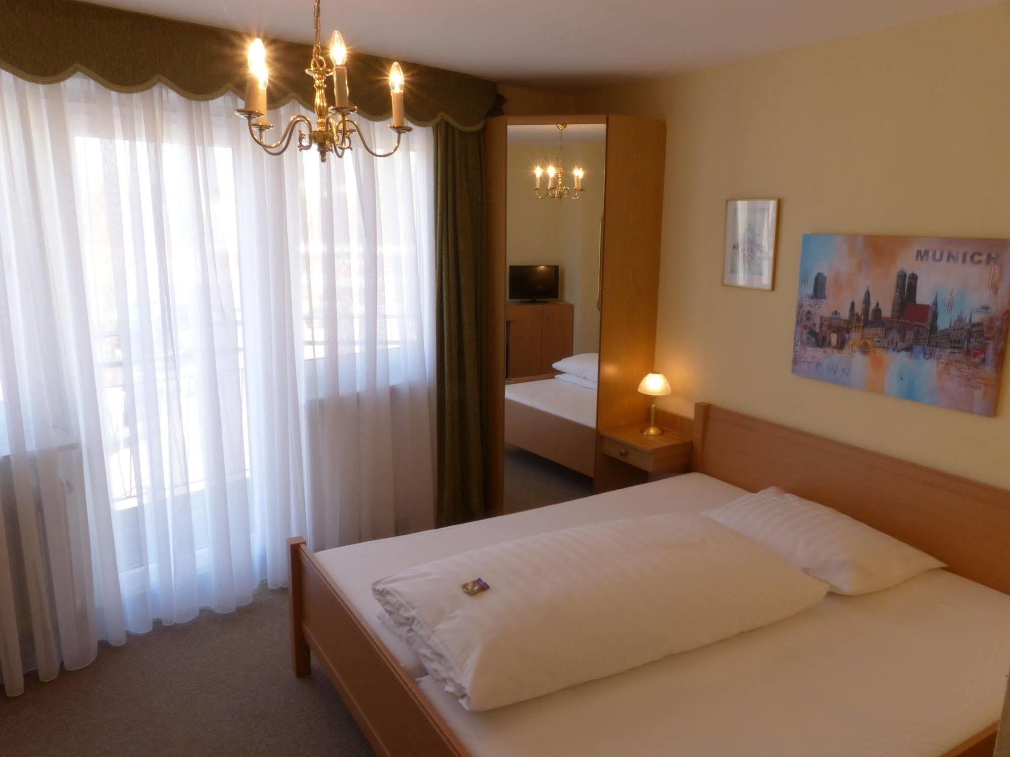 Hotel Simon Gauting Dış mekan fotoğraf
